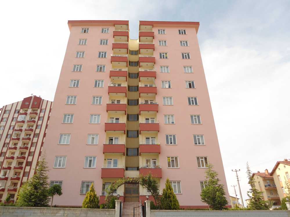 BOSNANIN MERKEZİNDE KİRALIK 3+1 ARA KAT DAİRE